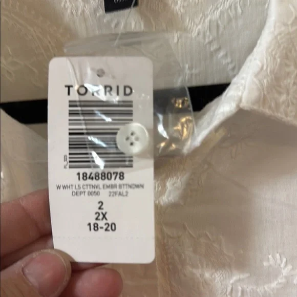 White Textured Button-Up Shirt by Torrid - Picture 3 of 7